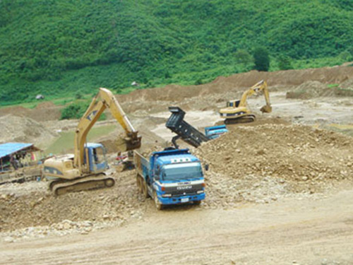 老撾、柬埔寨礦區工程車