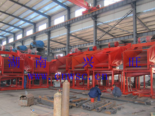 振動選金溜槽生產(chǎn)車間-2015-1 振動選金溜槽生產(chǎn)車間-2015-1